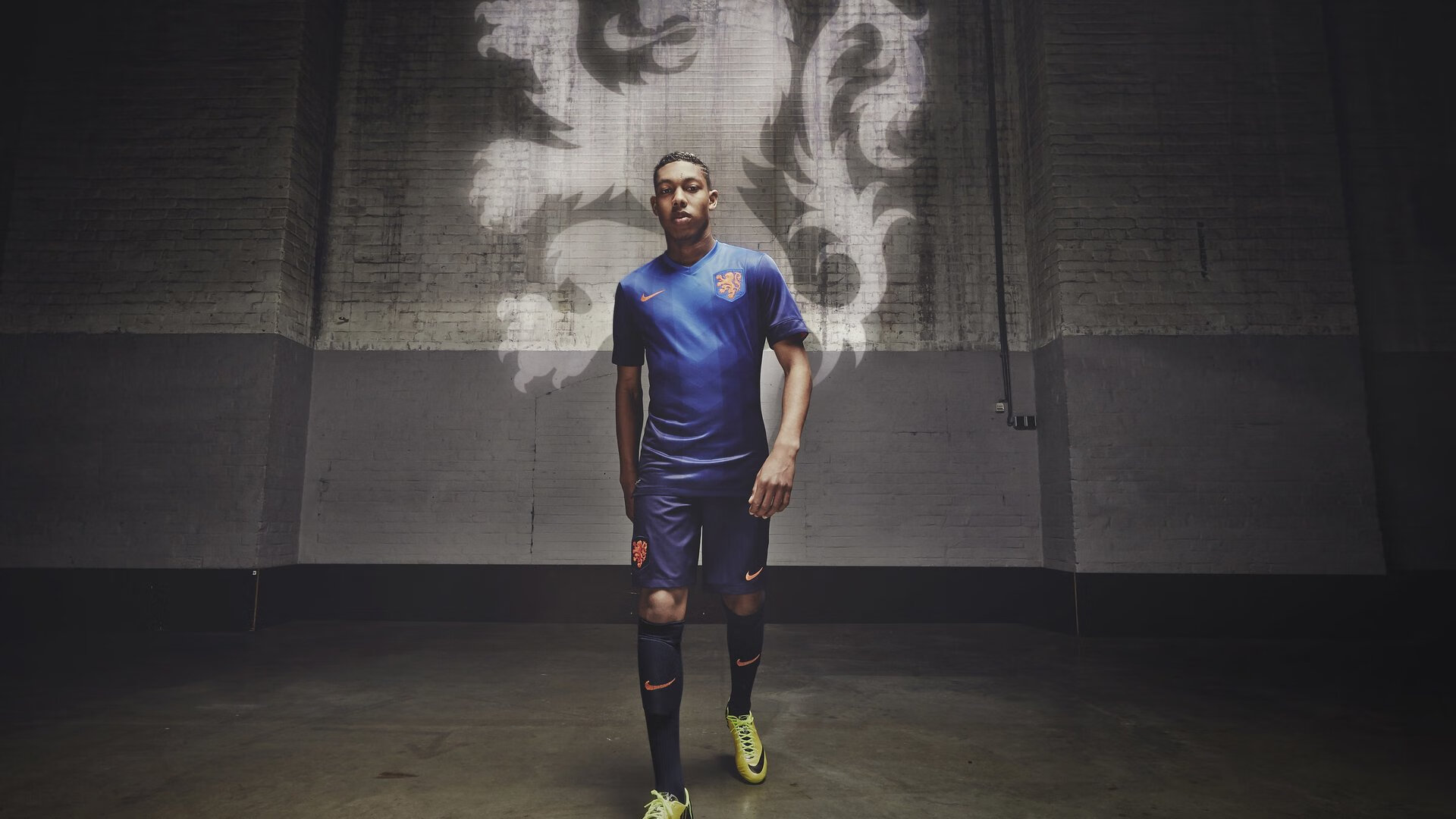 詹姆斯赛事官方发布突破纪录新规，拜仁争议不断！